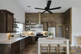 1005 Bridge St, Lampasas, TX 76550 - Photo 7