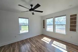 1005 Bridge St, Lampasas, TX 76550 - Photo 23