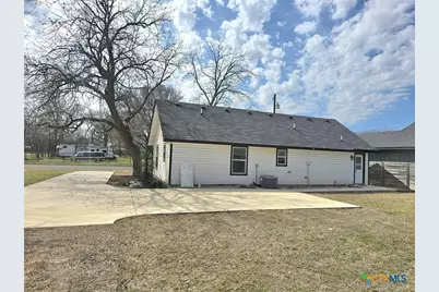 1005 Bridge Street, Lampasas, TX 76550 - Photo 3