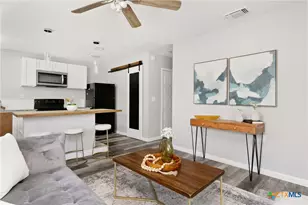 1848 W Bridge St, New Braunfels, TX 78130 - Photo 7