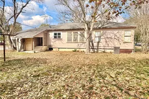 1314 Gardien St, Gonzales, TX 78629 - Photo 15