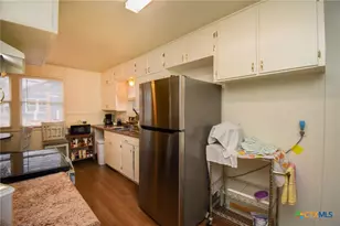 1310 E Rosebud Ave, Victoria, TX 77901 - Photo 11