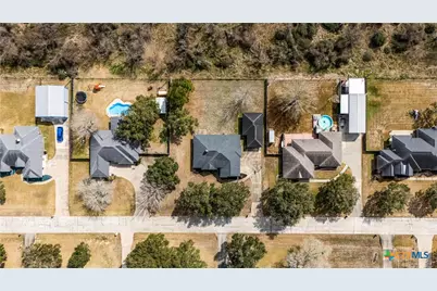 390 Park Lane, Victoria, TX 77904 - Photo 25