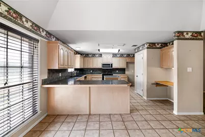 390 Park Lane, Victoria, TX 77904 - Photo 5