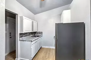 1108 W McCarty Ln, San Marcos, TX 78666 - Photo 7