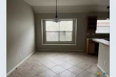 111 Village Green, Victoria, TX 77904 - Photo 5