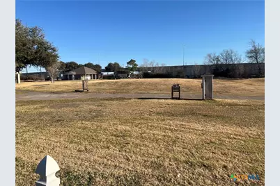 111 Village Green, Victoria, TX 77904 - Photo 9