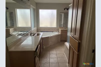 111 Village Green, Victoria, TX 77904 - Photo 11