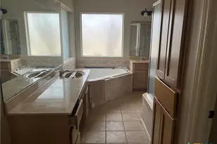 111 Village Green, Victoria, TX 77904 - Photo 11