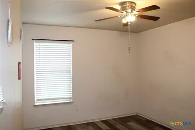 415 E 4th Avenue, Belton, TX 76513 - Photo 9