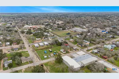 212 E Morris Street, Yoakum, TX 77995 - Photo 45