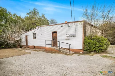 212 E Morris Street, Yoakum, TX 77995 - Photo 37