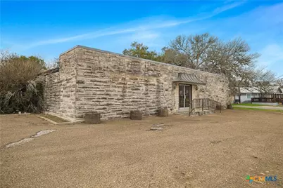 212 E Morris Street, Yoakum, TX 77995 - Photo 33