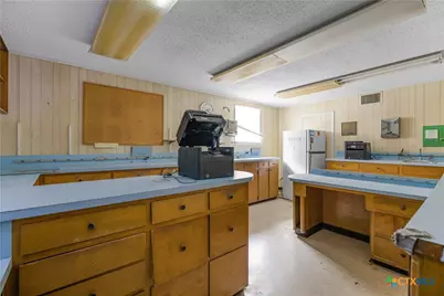 212 E Morris Street, Yoakum, TX 77995 - Photo 15