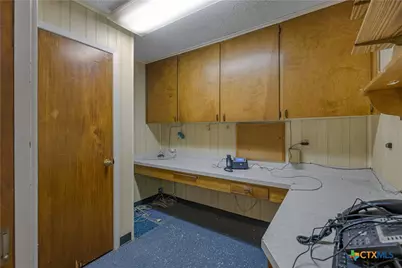 212 E Morris Street, Yoakum, TX 77995 - Photo 31