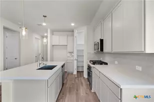 939 Creek Bed Dr, New Braunfels, TX 78130 - Photo 5