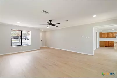 303 Turner Street, Yoakum, TX 77995 - Photo 5