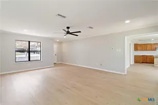 303 Turner St, Yoakum, TX 77995 - Photo 5