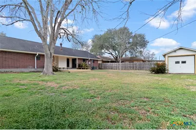 303 Turner Street, Yoakum, TX 77995 - Photo 29