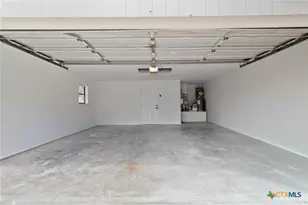 303 Turner St, Yoakum, TX 77995 - Photo 23