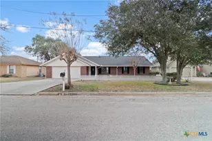 303 Turner St, Yoakum, TX 77995 - Photo 1