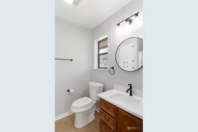 303 Turner Street, Yoakum, TX 77995 - Photo 19