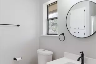 303 Turner St, Yoakum, TX 77995 - Photo 19