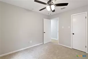 303 Turner St, Yoakum, TX 77995 - Photo 17