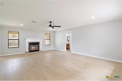 303 Turner Street, Yoakum, TX 77995 - Photo 3