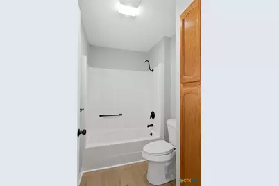 303 Turner Street, Yoakum, TX 77995 - Photo 15