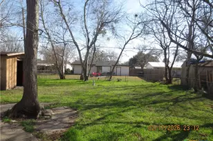 2003 E Mimosa Ave, Victoria, TX 77901 - Photo 9