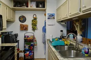 1051 Country Club Dr, Seguin, TX 78155 - Photo 7