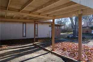 1051 Country Club Dr, Seguin, TX 78155 - Photo 3