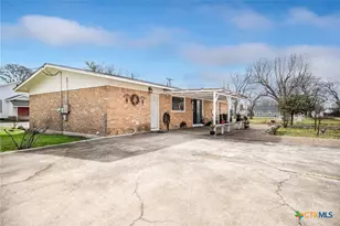 207 Williams, Tivoli, TX 77990 - Photo 7