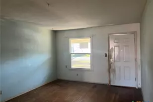 806 E Polk Ave, Victoria, TX 77901 - Photo 3