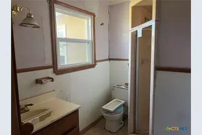 806 E Polk Avenue, Victoria, TX 77901 - Photo 9