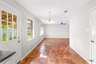 247 Goldenrod Ave, Victoria, TX 77904 - Photo 3