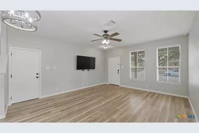 2228 Hazelwood, New Braunfels, TX 78130 - Photo 5