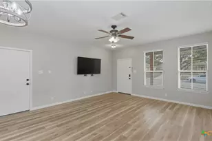 2228 Hazelwood, New Braunfels, TX 78130 - Photo 5