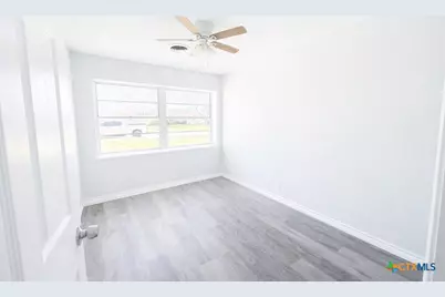 105 Massanet Street, Port Lavaca, TX 77979 - Photo 5