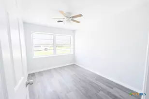 105 Massanet St, Port Lavaca, TX 77979 - Photo 5