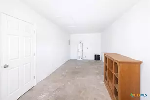 105 Massanet St, Port Lavaca, TX 77979 - Photo 9