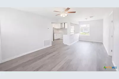 105 Massanet Street, Port Lavaca, TX 77979 - Photo 3