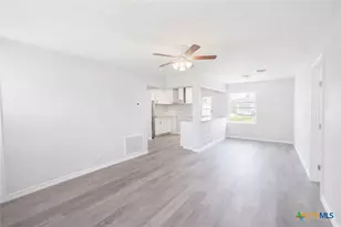 105 Massanet St, Port Lavaca, TX 77979 - Photo 3