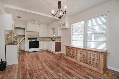 904 E Mistletoe Avenue, Victoria, TX 77901 - Photo 9