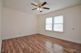 904 E Mistletoe Ave, Victoria, TX 77901 - Photo 13