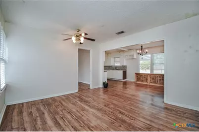 904 E Mistletoe Avenue, Victoria, TX 77901 - Photo 3