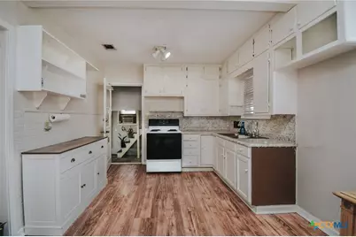 904 E Mistletoe Avenue, Victoria, TX 77901 - Photo 11