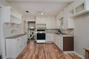 904 E Mistletoe Ave, Victoria, TX 77901 - Photo 11