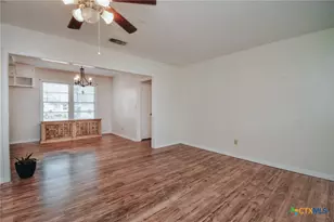 904 E Mistletoe Ave, Victoria, TX 77901 - Photo 5